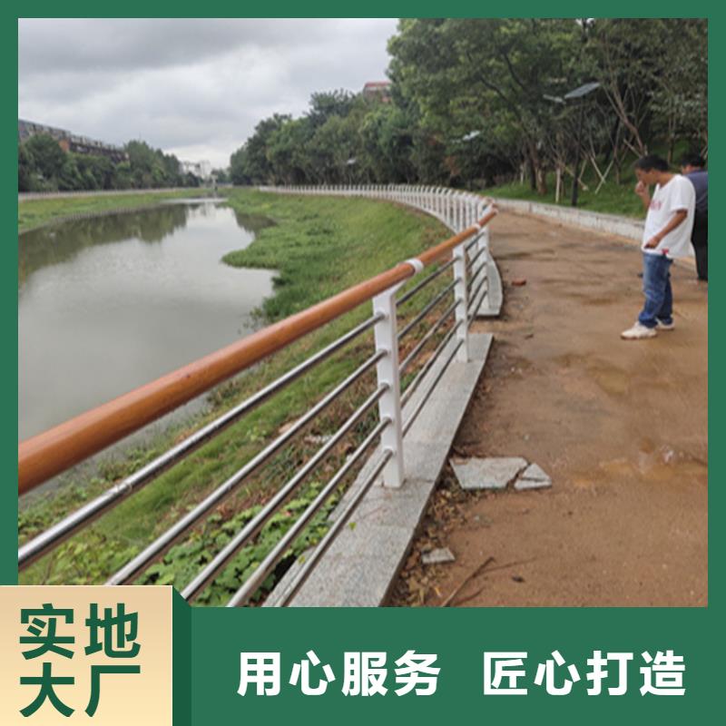 河南许昌本土镀锌管景观桥梁护栏膨胀螺栓安装