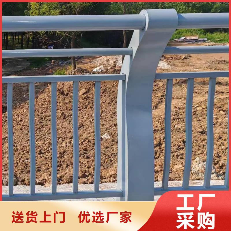 订购鑫方达2米河道隔离栏铁艺河道栏杆多少钱一米